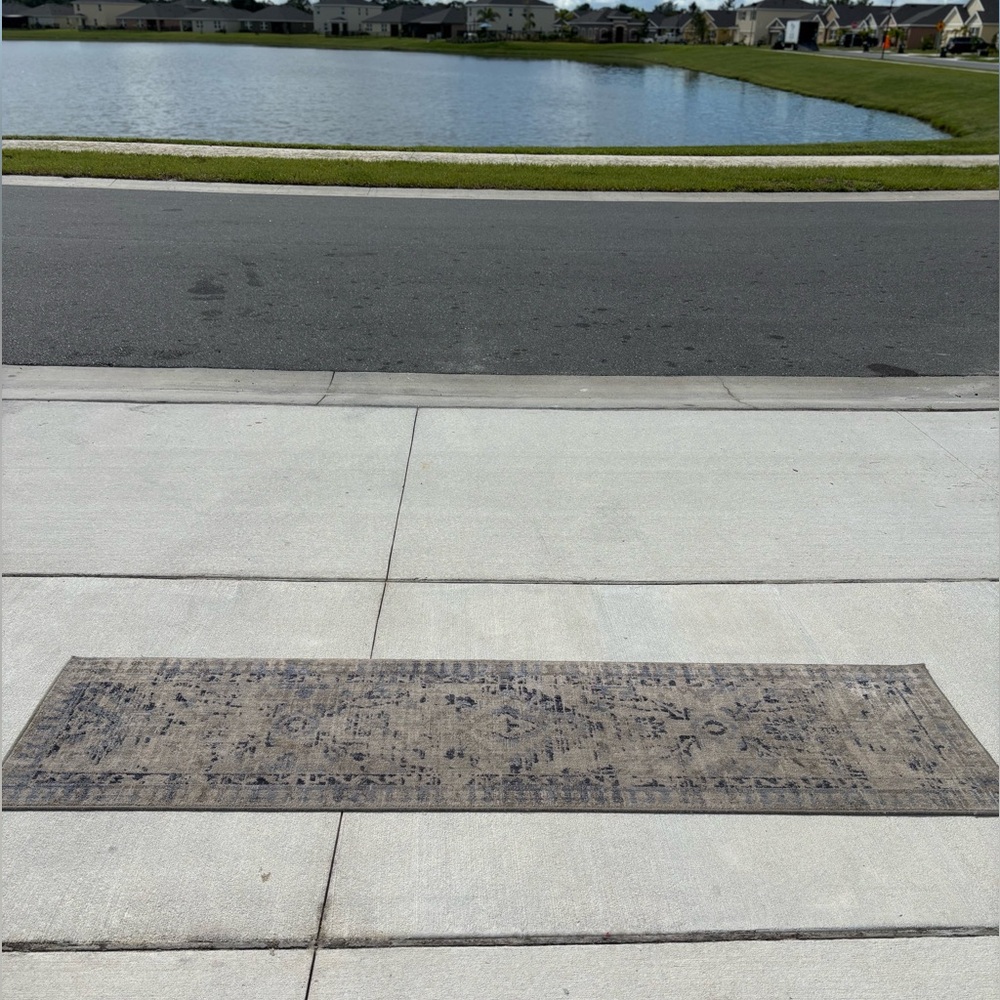 Elegant Gray Outdoor Rug